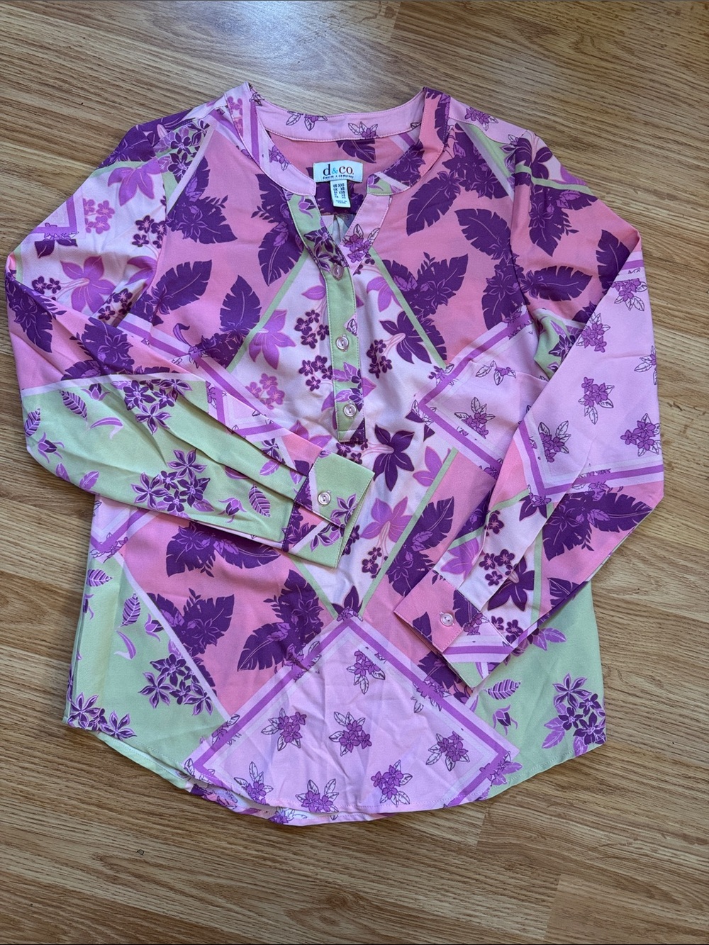 d&co Floral Patchwork Button Henley 🔅 size XXS